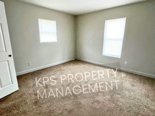 665 S Kansas St