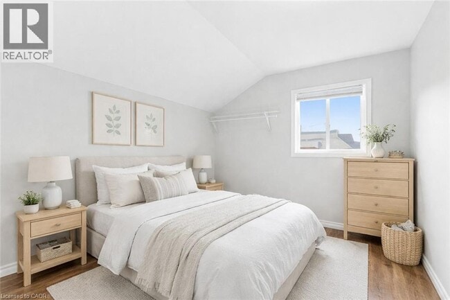 Photo - 2 Windsor St