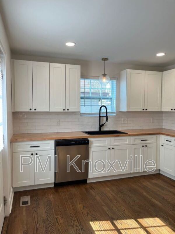 Photo - 530 Watauga Ave