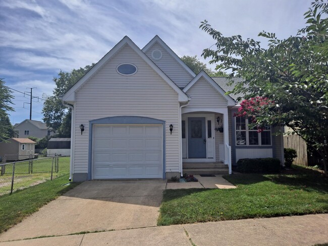 210 Amaret St