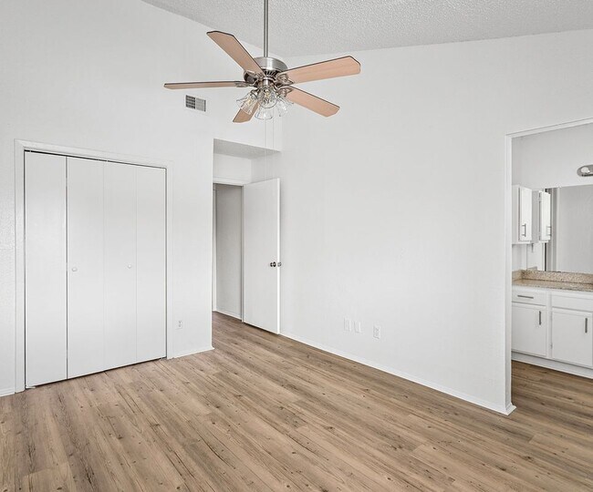 Photo - 2111 Holly Hall St