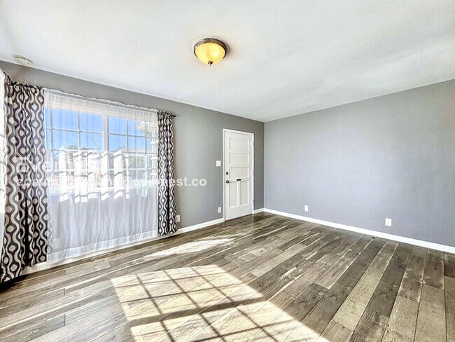 Photo - 2571 Judson St