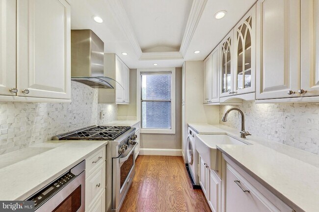 Photo - 3900 Cathedral Ave NW Unidad 304-A