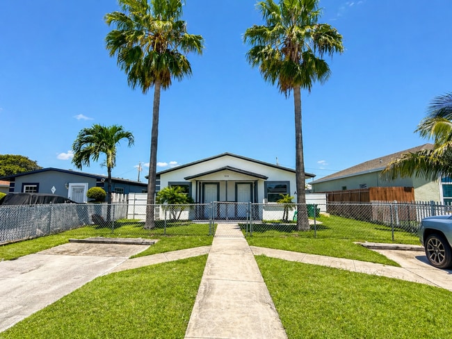 Building Photo - 519 NW 10th Ave Unit B