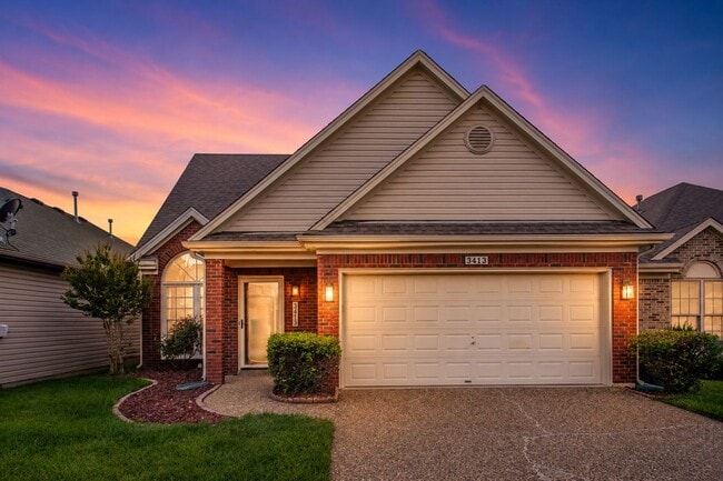 Building Photo - Move-in-ready 3 bed / 3 Full Bath In Louisville's Four Seasons — Fully Updated, No Carpet, Fiber ...