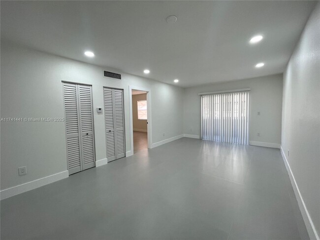 Photo - 1035 W 77th St Condo Unit 302