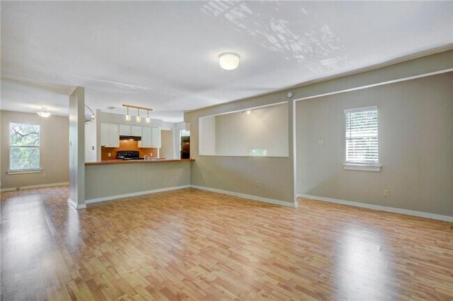 Photo - 1305 Lorrain St Unit E