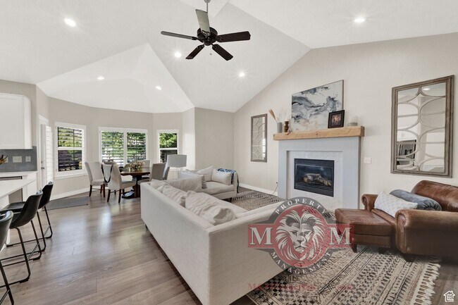 Photo - 1693 Crimson Oak Dr