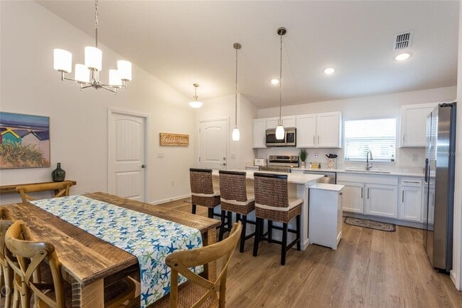 43 Freeland Ln