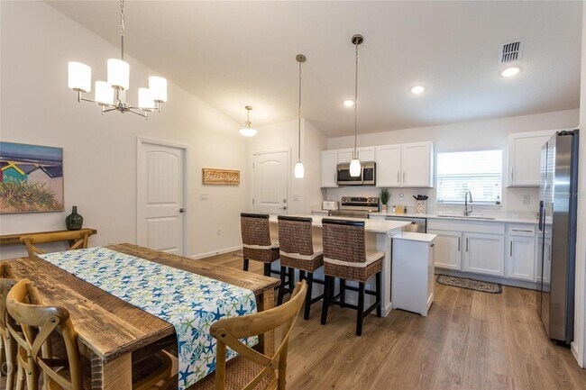 Photo - 43 Freeland Ln