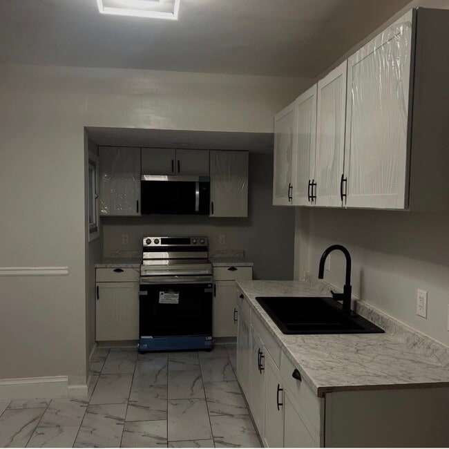 Photo - 2114 W 85th St