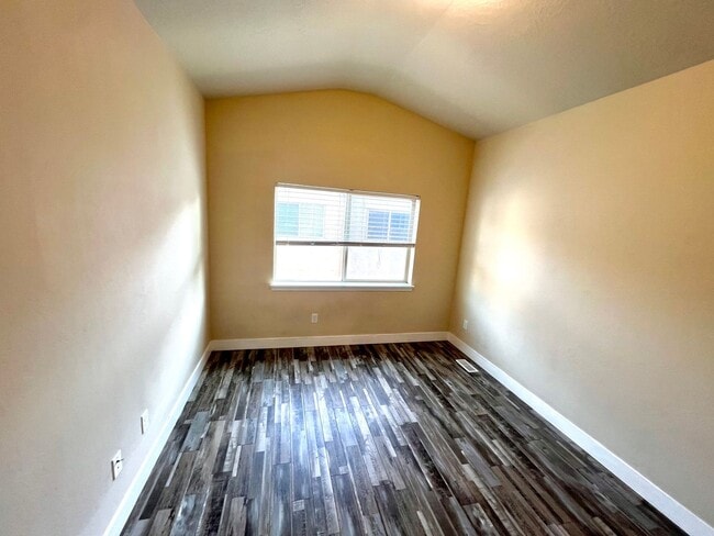 Photo - 130 W Canley Vale Ln