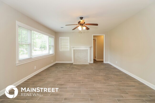 Photo - 1927 Addison Rd NE