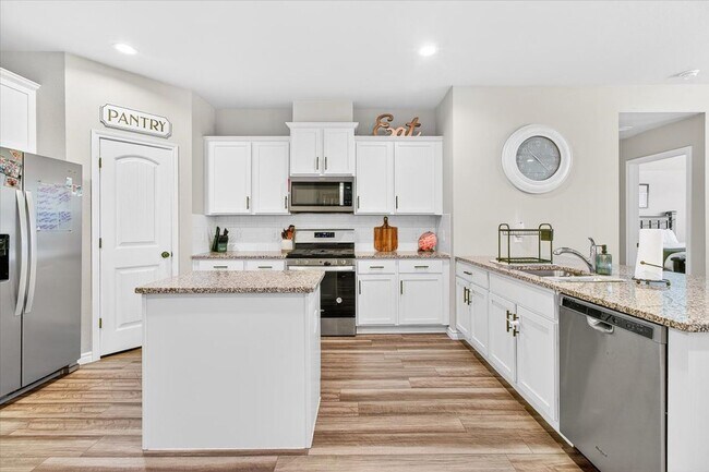 Photo - 8121 Cattlemen Dr
