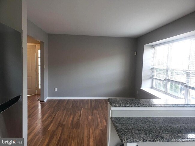 Photo - 5002 Essex Ln