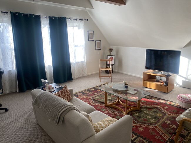 Sala de estar - 525 Shady Ave Unidad #3