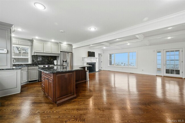 Photo - 20845 Soundview Ave