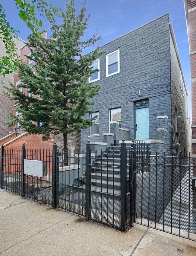 Photo - 1244 N Bosworth Ave Unidad 1B