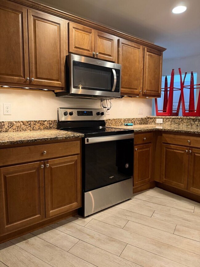 Photo - 502 W 9th St