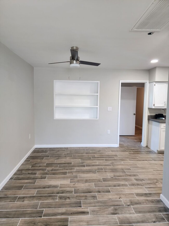 Photo - 1041 W Elna Rae St