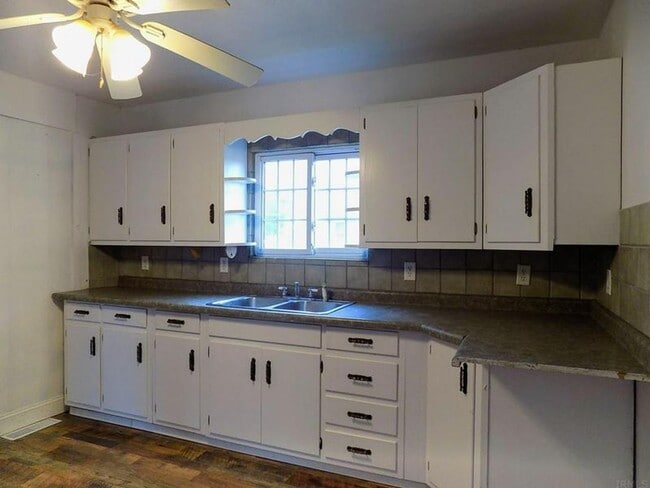 Photo - 4 Bedroom 1 bath