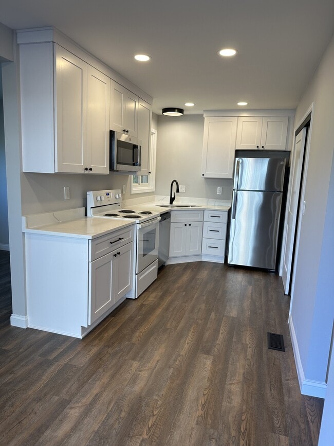 Kitchen - 554 S 7th St