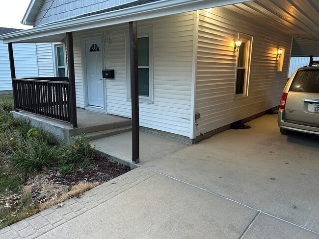 Photo - 158 E Monroe St
