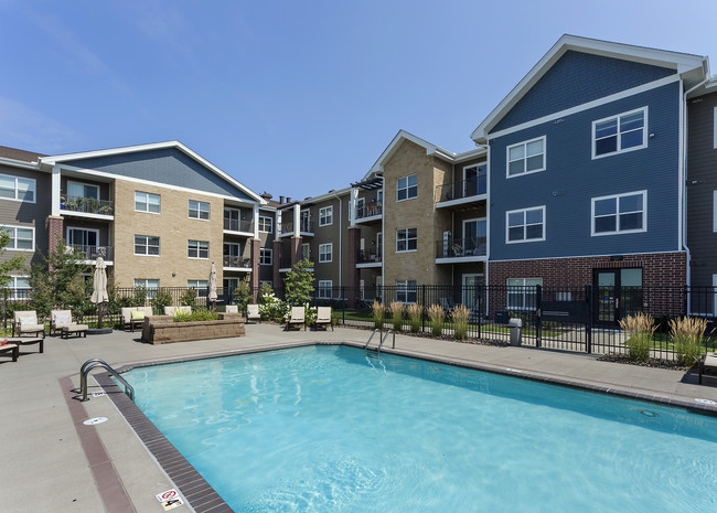 Piscina de agua salada - Sierra Pointe Apartments