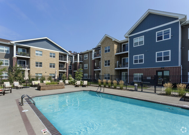 Salt Water Pool - Sierra Pointe Apartments