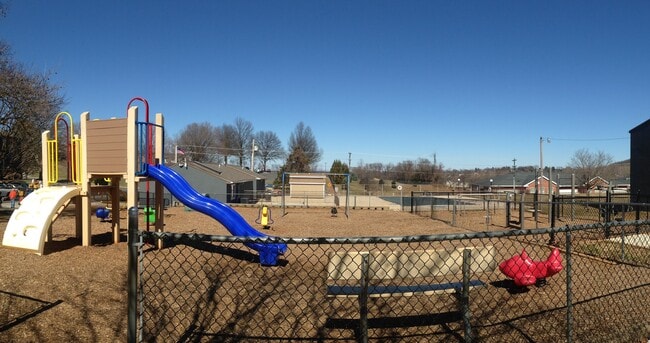 Photo - Royal Arms Apartments