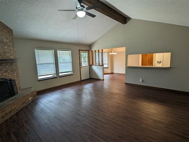 5614 Wagon Train Rd