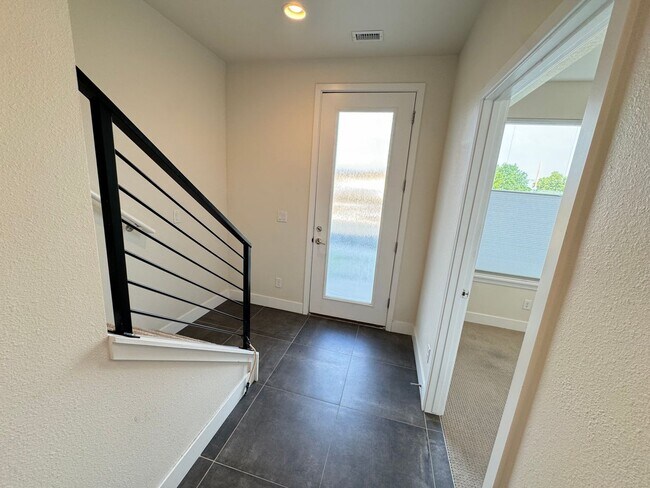 Photo - Denver Townhome with Great Views - License #2024-ENTITY-0003918