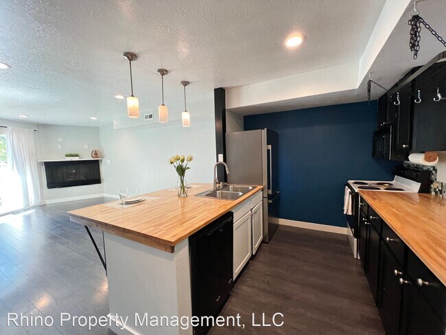 Photo - 1 br, 1 bath House - 5323 S Ben Davis Park