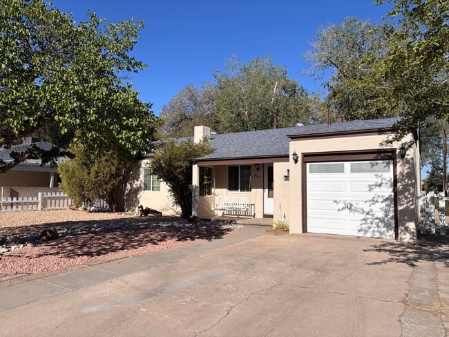 Photo - 801 Solano Dr NE