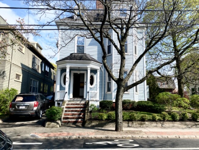 Building Photo - 322 Brookline St Unit 1