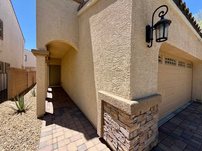 Photo - 3 BED 2.5 BATH 2 CAR GARAGE SINGLE FAMILY HOME W/ LOFT, BACKYARD & COMMUNITY POOL, SPA, PLAYGROUN...