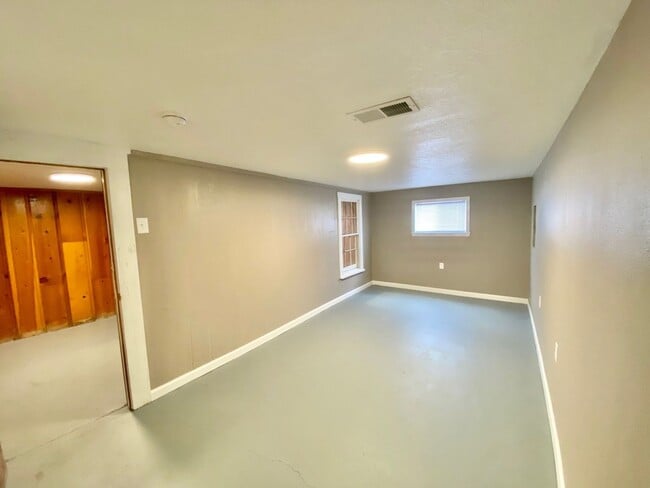 1103 Ave B