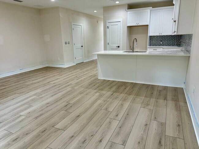 Photo - 362 Cloverdale Blvd