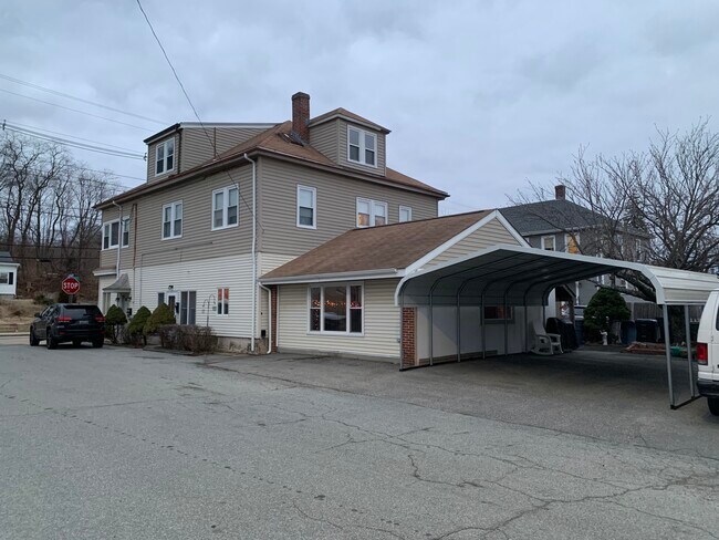 Off Campus Housing Apartments In North Providence Ri