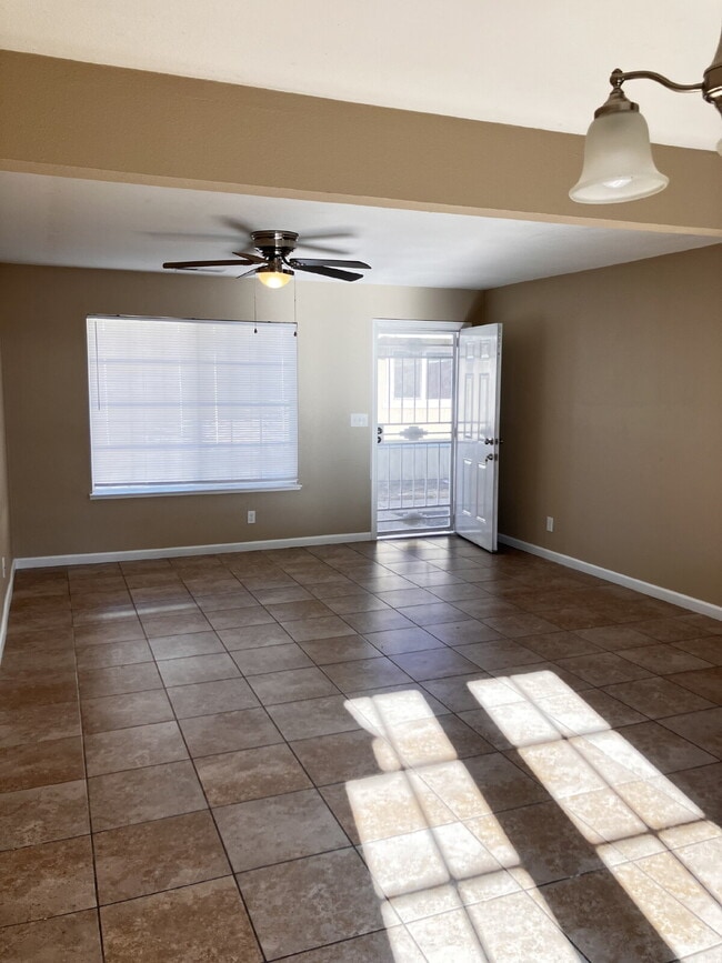 Photo - 1215 W 8th St