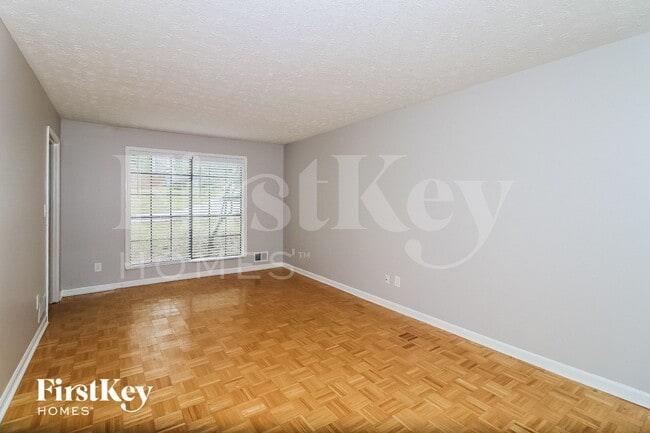 Photo - 3848 Valley Brook Rd