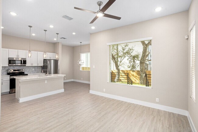 Photo - Gorgeous Luxury 3/2.5 Home