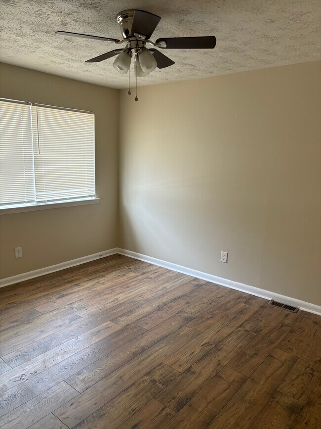 Photo - 923 Pine Oak Trl
