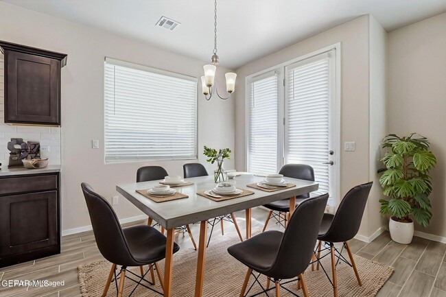 Photo - 13704 Harbottle St