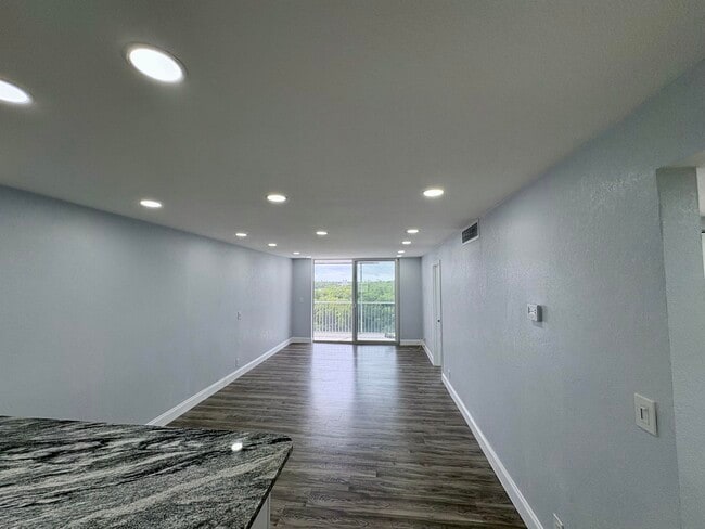 Photo - 689 NE 6th Ct Unit 403