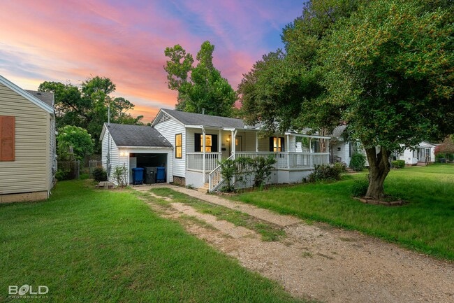 Photo - 237 E Elmwood St