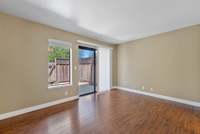 Photo - 2Br/2Ba - 1 Car Garage Townhouse in the He...