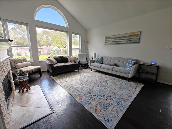 Photo - 5902 Mettler Ln