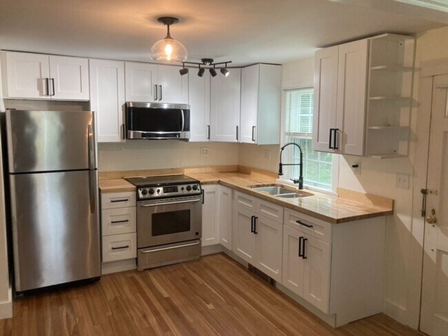 Building Photo - 12 Lowell St Unit A Rental