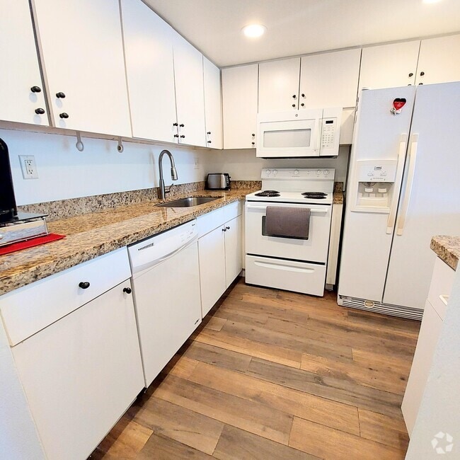 Building Photo - 1830 Embassy Dr Unit 306 Rental